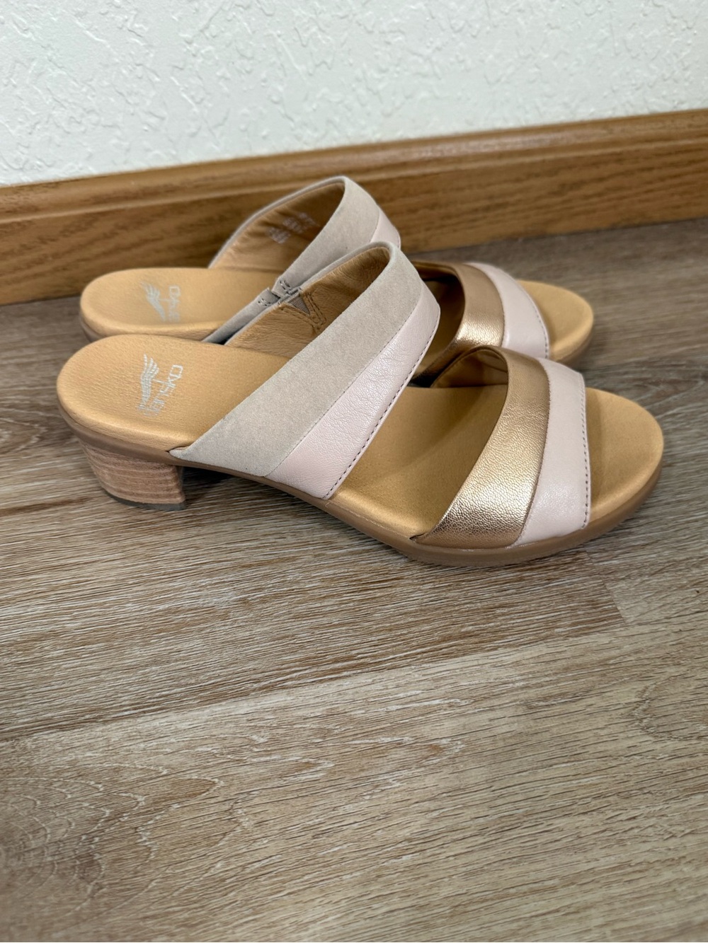 Dansko Size 38 / 7.5 / 8 Blush Leather Suede Theresa Sandals Slip On Shoe